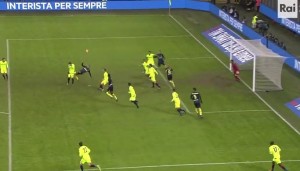 ‘PUČE MREŽA’: Gol igrača Intera o kojem će se duže pričati od onih u Engleskoj (VIDEO)