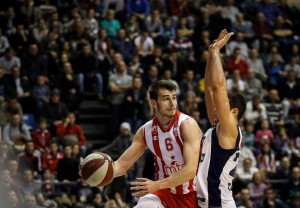 ZVEZDA GAZI, A HRVATSKI KOMENTATOR PLAČE: Ugasite svetlo u dvorani! (VIDEO)