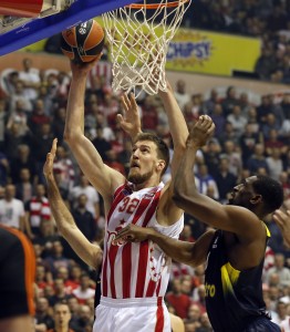 FOTO-VREMEPLOV: Pogledajte kako je izgedalo veče kada je Crvena zvezda na pleća položila budućeg prvaka Evrope (VIDEO)