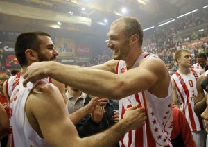 ZVEZDIN SUPERMEN: Branko Lazić je pored četiri igrača zgrabio loptu i srušio sve nade Baskonije (VIDEO)