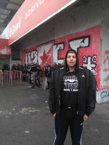 DELIJE SE RAZBESNELE: Navijač Hajduka sa obeležjima ‘Torcide’ paradirao Marakanom! (FOTO)