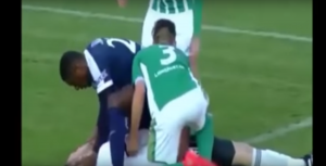 KAD RIVALSTVO POSTANE NEBITNO: Fudbaler protivniku spasao život (VIDEO)