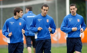 VREMEPLOV: Čak i 20 godina kasnije svi se smeju ‘prelepom’ autogolu Batice Mirkovića (VIDEO)