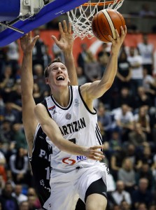 PARTIZAN NA KRILIMA VRAPCA: Sjajno zakucavanje reprezentativca BiH podiglo ‘Pionir’ na noge! (VIDEO)