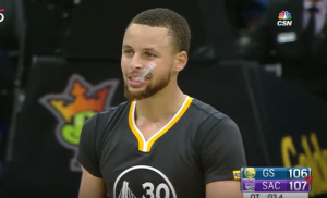 ZADRHTALA RUKA NA VELIKU RADOST DIVCA: Neverovatan promašaj za pobedu Stefa Karija (VIDEO)