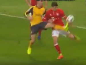 MAŽIĆ U CENTRU PAŽNJE: Dve odluke srpskog sudije potpuno razbesnele Bavarce! (VIDEO)