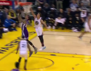 KARI MOŽE SVE: Pa šta ako je plejmejker, od ove ‘banane’ centru Sakramenta i dalje zuji u ušima (VIDEO)