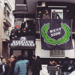 GRMI CEO SOLUN: Navijači Partizana i PAOK-a napravili feštu na ulicama (VIDEO)