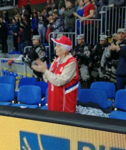 BAKA SEVDALINKA: Unuk Zvezdin predvodnik, a ona ga bodri i sa 83 (FOTO) (VIDEO)