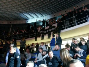 GRMI U ČAIRU: Grobari zauzeli svoje mesto i zagravaju se za polufinale i moguće finale (VIDEO)