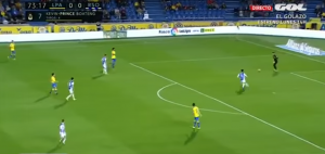 ŠTA LI JE NJEMU BILO U GLAVI: Golman Las Palmasa katastrofalnom greškom poklonio pobedu rivalu (VIDEO)