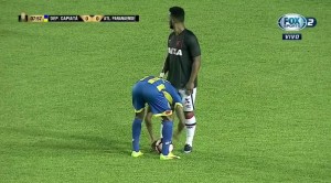 URNEBESNO: ‘Ej, odvezala ti se pertla’ (VIDEO)