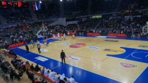 GROBARI RIZIKUJU: Čairom se ori uvredljiva pesma – ‘meta’ je supruga Nebojše Čovića (VIDEO)