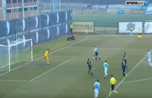 NEVEROVATNO: Miletić ‘namestio’ čistu situaciju Lutovcu, on ni sa pet metara nije dao gol (VIDEO)