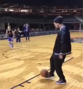 FENOMENALNO: Ronaldinjo kakvog do sada niste videli, ali majstor je majstor (VIDEO)