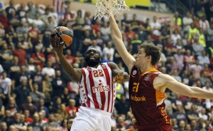 ZVEZDA UPOZORAVA PRED BAMBERG: Ubačen predmet – prazna dvorana