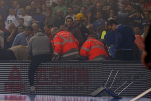 EVO ŠTA JE PROBLEM: Čovek koji je pogođen bakljom na derbiju o događajima u Čairu (VIDEO)