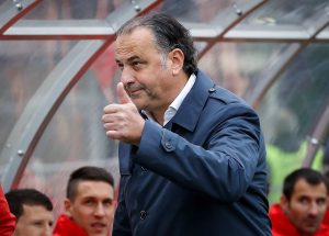 RUSI VOLE GROFA: Originalan poklon za trenera Zvezde (FOTO)