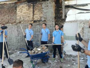 OPRAVDALI NADIMAK: Fudbaleri postali ‘građevinari’ (FOTO) (VIDEO)