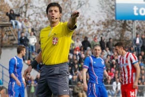 ‘SUDIJA, ČIJI DRES NOSIŠ?’: Neka bar jednom fudbal pobedi! (FOTO) (VIDEO)