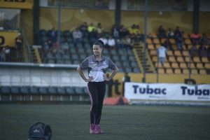 MUKE TRENERA: Kad imaš ovako seksi doktorku, ne čudi što ti je pola tima povređeno (FOTO)