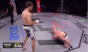 NIJE MMA ZA SVAKOGA: Pokušaj udarca završio na komičan način (VIDEO)