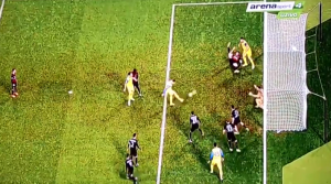 ŠTA URADI, ČOVEČE: Nestvaran promašaj na San Siru zaludeo je sve na ‘čizmi’ (VIDEO)