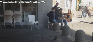 URNEBESNO: Seksi brineta je pokazala grudi svakom stanovniku Napulja koji je viknuo ‘Forzza Real’, evo koliko ih je bilo (VIDEO)