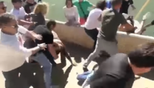 LUDI SVET: Roditelji se potukli na utakmici klinaca, jedno dete umalo nastradalo (VIDEO)