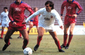 VREMEPLOV: Mlađe generacije pamte ‘slalome Zube’, a navijači Olimpije se sećaju driblinga Vlade Stošića (VIDEO)