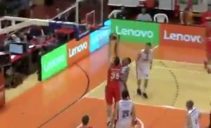 KAKVA ZVER: Ostin se nameće Radonjiću novom monstruoznom blokadom (VIDEO)