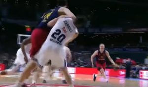 U SENCI JAVORA: Šta je sa sudijama Evrolige, Tomićev ‘nokaut’ nije ni faul?! (VIDEO)