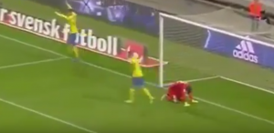 DAJTE JEDNU SUKNJICU ZA GOLMANA: Imamo li najbizarniji gol ovih kvalifikacija? (VIDEO)