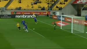 ŠTA JE UOPŠTE HTEO: Ovakav autogol se retko viđa u pofesionalnom fudbalu (VIDEO)