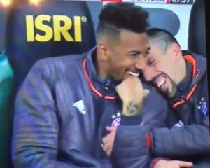 URNEBESNO: Roben besneo i ‘otkinuo ruku’ svojoj zameni, saigrači vrištali od smeha (VIDEO)