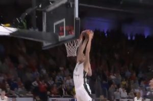 TEIS ‘ČUVA ZVEZDU’: Pogledajte kako je Ante Žižić u jednom napadu ‘popio’ tri rampe (VIDEO)