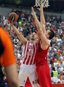 PRITISAK POLUFINALA: Potez Marka Simonovića koji se neće svideti navijačima Zvezde (VIDEO) (FOTO)