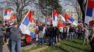 BRAĆA SPREMNA ZA SPEKTAKL: Severom dominiraju crvena, bela i plava boja! (FOTO)