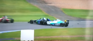 HOROR: Mladom vozaču formule morali da odseku obe noge (VIDEO)