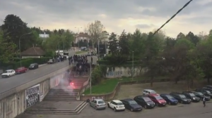 KRVAVE SCENE: Grobari napadnuti ispred stadiona, opšta tuča (VIDEO)