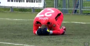 IZGUBIO SE NA DEBIJU: Mladi bosanski golman napravio katastrofalnu grešku, pa od muke zaplakao (VIDEO)