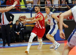 SA PARKETA NA ČETIRI TOČKA: Branko Lazić se oprobao u kartingu, protivnica mu bila prelepa Katarina (VIDEO)