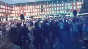 VANDALI: Navijači Lestera lome po Madridu, interveniše i policija (VIDEO)