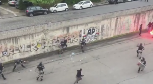 NEZVANIČNO: Delije napale Grobare, navijači Partizana ponovo napustili stadion (VIDEO) (FOTO)