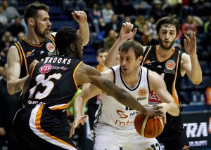 CRNO-BELI ODLIČNI: Partizan ‘napunio koš’ Dinamiku u prvom poluvremenu (FOTO)