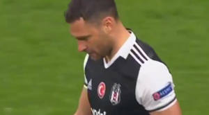 LIGA EVROPE: Ne jedan, ne dva, nego tri produžetka – ‘đavoli’ povileneli bez Ibre, Tošić promašio penal! (VIDEO)