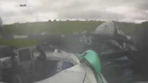 JEZIVO: Strahovit sudar dva bolida, u punoj brzini! (VIDEO)