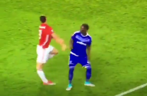 STRAVIČNO ZA GLEDATI: Jeziva povreda Zlatana Ibrahimovića, i to u poslednjoj sekundi meča! (VIDEO)