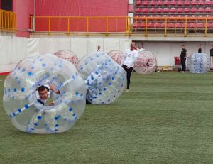 TRENING ‘ZMAJEVA’: Neobične pripreme na ‘krovu’, padalo se po terenu (VIDEO)