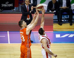 NEZAPAMĆENE OVACIJE: Evo zbog čega je cela dvorana stajala i aplaudirala Laziću (VIDEO)